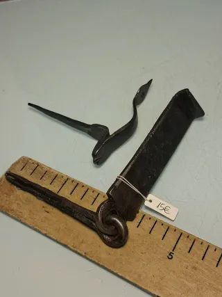 Cerrojo forjado antiguo