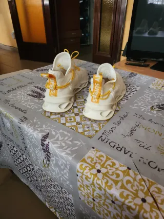 Chaqueta acolchada HIGH STREAM blanca de h&m