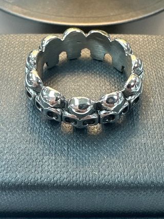 Anillo acero plateado de calavera T22