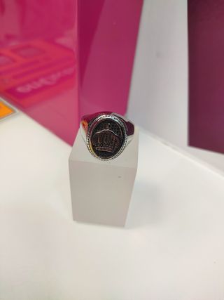 Anillo acero plateado con simbolo de corona T29