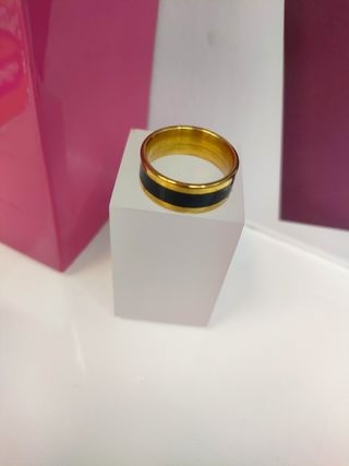 Anillo acero dorado con linea gruesa negra T19