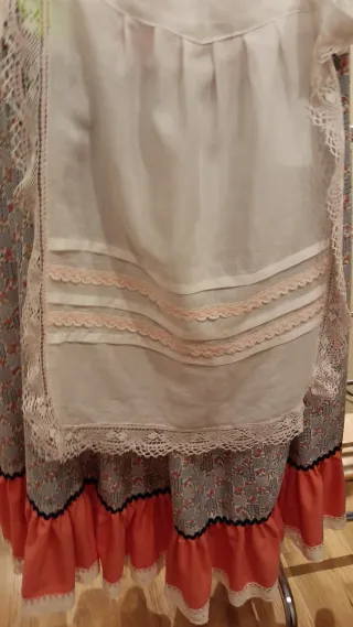 Delantal de huertana negro y blanco, beige