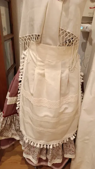 Delantal de huertana negro y blanco, beige