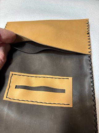 Porta tabacco in pelle cucito a mano