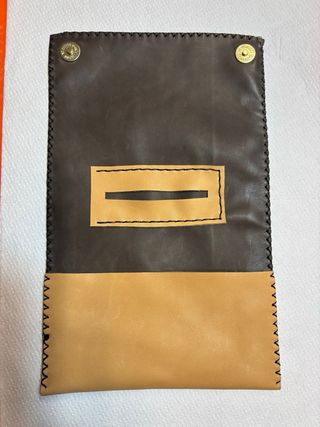 Porta tabacco in pelle cucito a mano