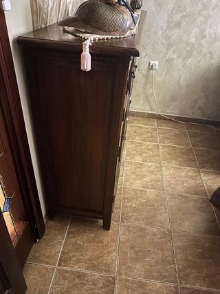 Mueble de salón de madera y cristal