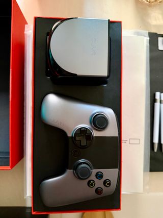 Consola OUYA con 2 mandos - Caja original