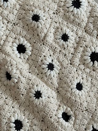 Bolso crochet beige flores handmade