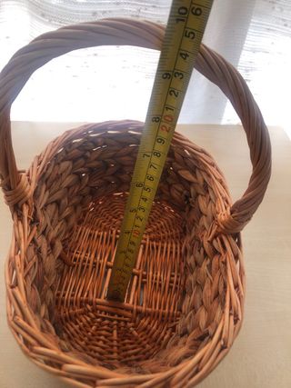 Cesto de mimbre con asa