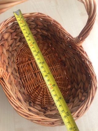 Cesto de mimbre con asa
