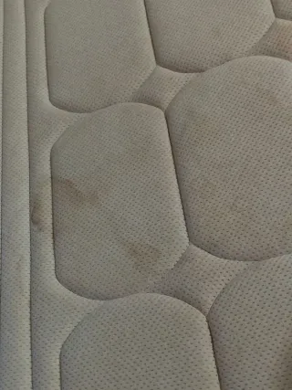 Colchón y canapé de 150x190 cm.