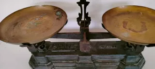 Bilancia antica in ottone