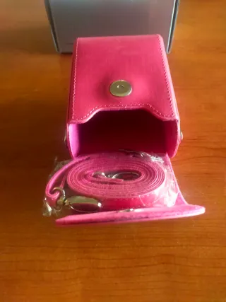 Funda MegaGear para cámara - Rosa