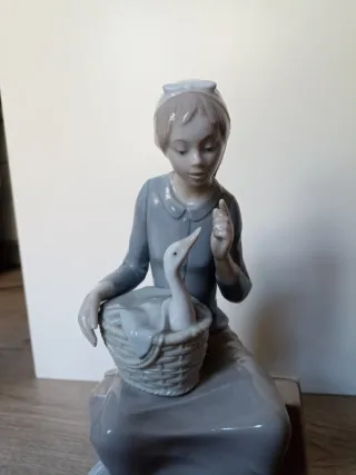 Figura Nao-Lladró Niña con Pato