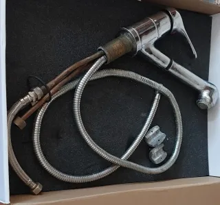 Grifería Cocina Cromo con Manguera y Soporte