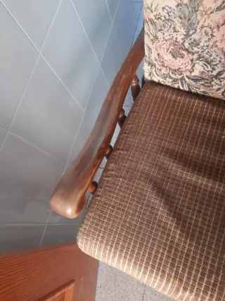 Mecedora vintage de madera y tela