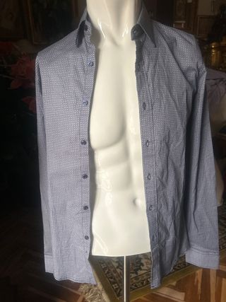 Camisa estampada azul y gris