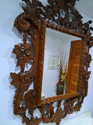 Mueble aparador antiguo con espejo