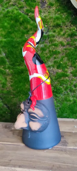 Corno grande con maschera Pulcinella.