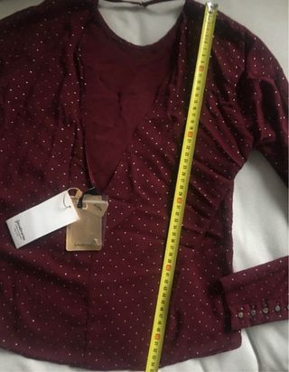 Camisa de mujer con lunares dorados