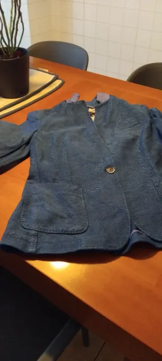 Chaqueta azul de chica