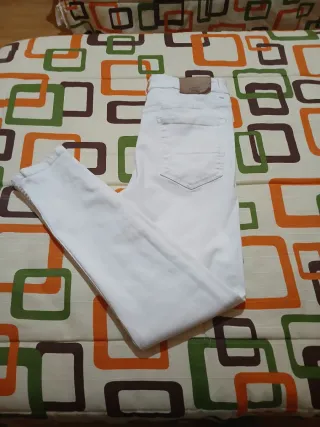 Pantalón vaquero caballero blanco