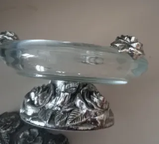 Portagioie  vintage in vetro decorato con rose