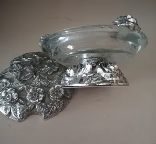 Portagioie  vintage in vetro decorato con rose