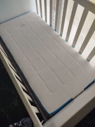 Cuna de bebé con diseño de panda