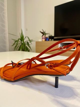 Sandalias Zara tacón naranja