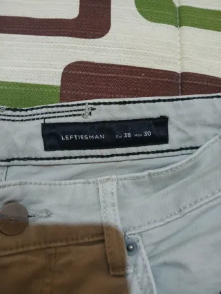 Pantalón vaquero caballero gris verdoso