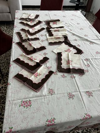 Tovaglia floreale in cotone con tovaglioli