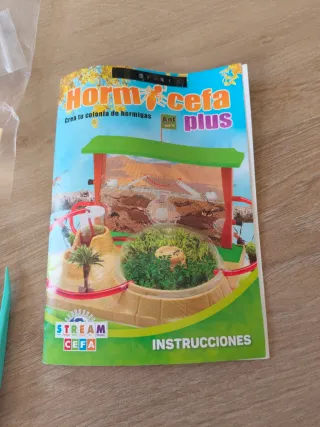 Hormiguero con accesorios EN SU CAJA ORIGINAL