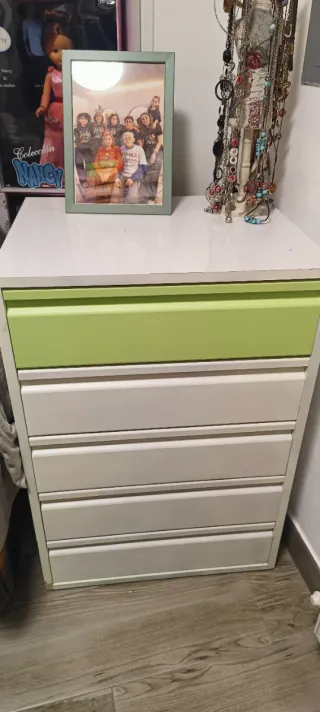 Zapatero verde y blanco