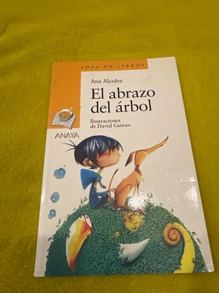 El abrazo del árbol (Sopa De Libros) (Spanish E...