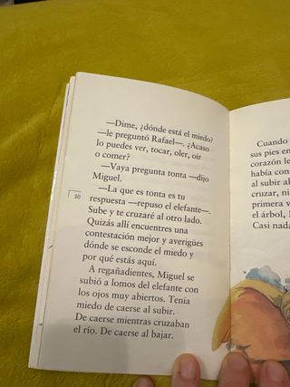 El abrazo del árbol (Sopa De Libros) (Spanish E...