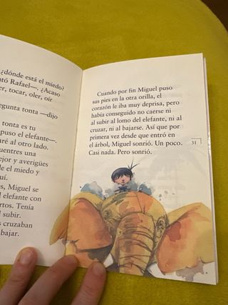 El abrazo del árbol (Sopa De Libros) (Spanish E...