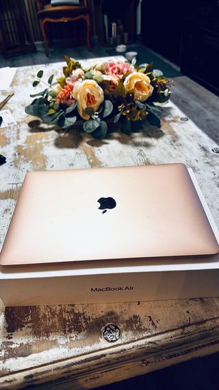 MacBook Air 2020 i3 8GB RAM 256GB SSD Oro