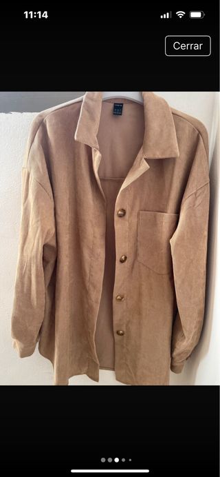 Blazer beige y sobre camisa de pana ligera en beig