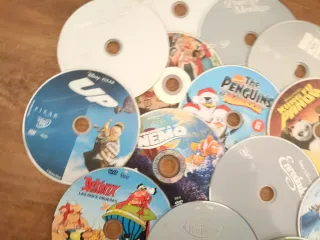 2 Pantallas DVD Coche + 22 Películas