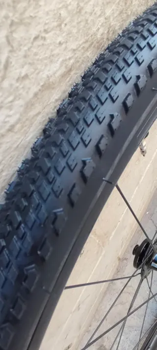 Rueda Gravel/Carretera