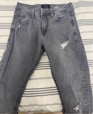Vaqueros skinny grises Bershka hombre