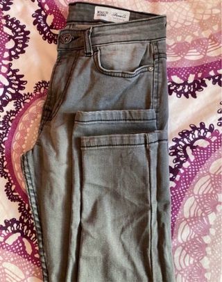 Vaqueros skinny grises Bershka hombre