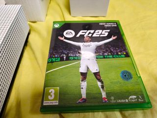 Xbox One S 1TB Blanca + FIFA FC 25 + mando blanco
