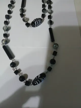 Collar largo señora blanco y negro