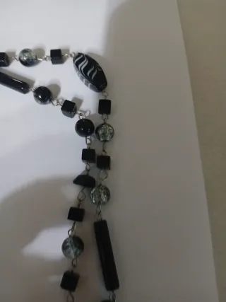 Collar largo señora blanco y negro