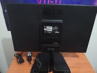 Monitor LG Flatron de 19 pulgadas.