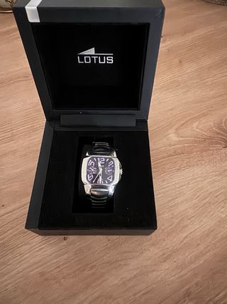 Reloj Lotus Mujer Morado y Plateado