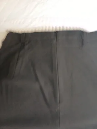 Falda midi negra con cinturón