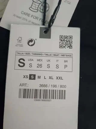 Falda midi negra con cinturón